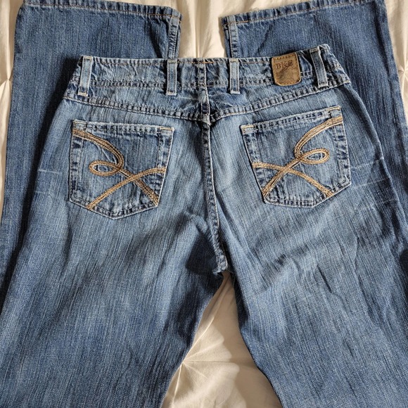 Buckle BKE Wendi Lowrise Flare Distressed Thick Stitch Jeans✨️sz 28 x 33 1/2 - Picture 1 of 13